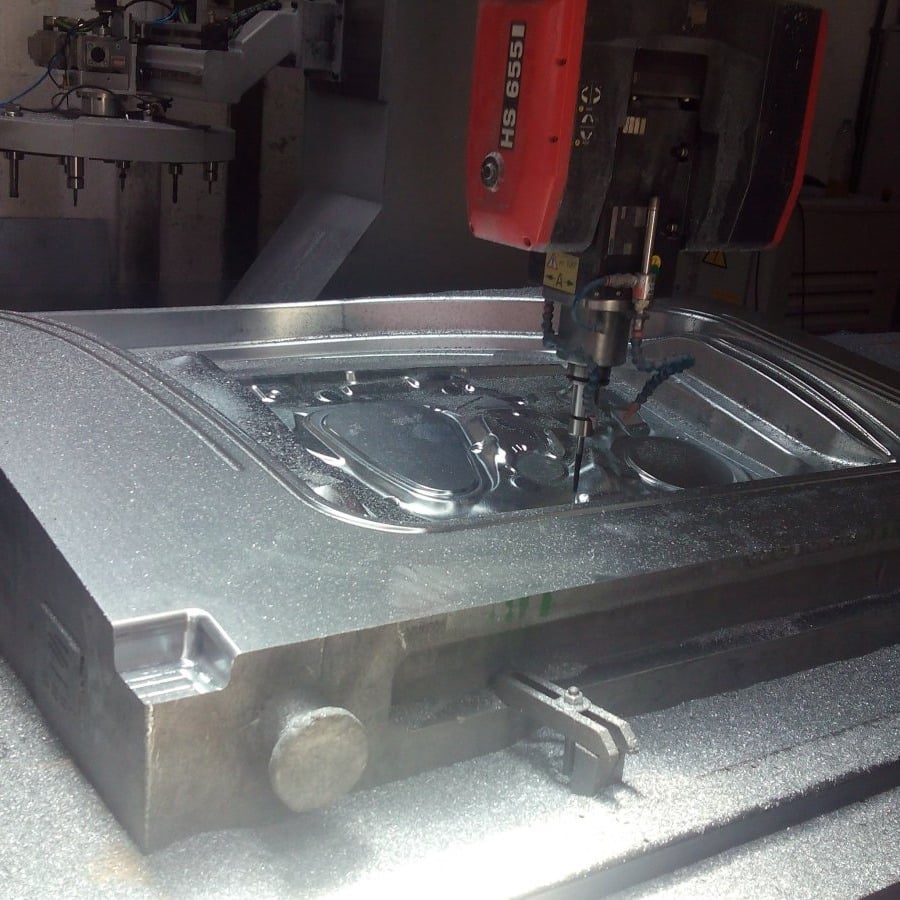 CNC milling center with KS 655i spindle performing high-precision machining on steel
